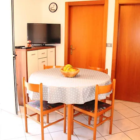 Lejlighed Cozy In Near Beach Rovinj